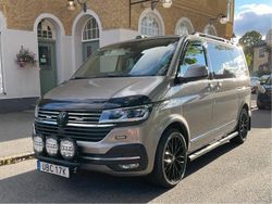 Brun Begagnad 2020 VW Multivan Highline Minibuss | 429 000 kr (Bra pris)