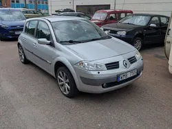 Grå Begagnad 2005 Renault Mégane II Halvkombi | 17 000 kr (Marknadspris)