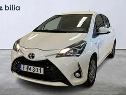 Vit Begagnad 2017 Toyota Yaris Hybrid Active Halvkombi | 149 900 kr (Marknadspris)