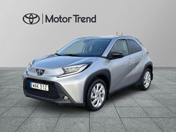 Silver Begagnad 2023 Toyota Aygo Comfort Halvkombi | 162 900 kr (Marknadspris)
