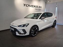 Vit (glacial white metallic) Ny 2025 Cupra Leon Halvkombi | 389 500 kr (Marknadspris)
