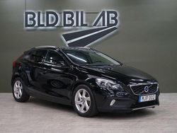 Svart Begagnad 2016 Volvo V40 CC Summum Kombi | 139 900 kr (Marknadspris)