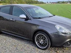 Grå Begagnad 2012 Alfa Romeo Giulietta Distinctive Halvkombi | 74 000 kr (Marknadspris)