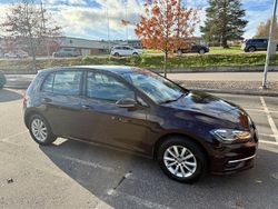 Röd Begagnad 2018 VW Golf VII Halvkombi | 169 900 kr (Marknadspris)