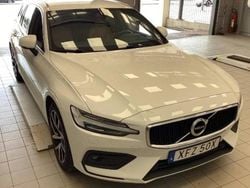 Vit Begagnad 2019 Volvo V60 Momentum Kombi | 199 900 kr (Dyr)