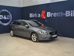 Grå Begagnad 2016 Volvo V60 Summum Kombi | 159 900 kr (Marknadspris)