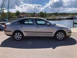 Ljusbrun Begagnad 2005 Skoda Octavia Elegance Sedan | 39 500 kr (Marknadspris)