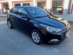Svart Begagnad 2017 Hyundai i20 Premium Halvkombi | 117 900 kr (Marknadspris)
