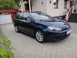 Mörkblå (blåmetalick) Begagnad 2012 VW Golf VII Kombi | 78 500 kr (Superpris)