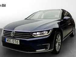 Mörkblå Begagnad 2018 VW Passat Executive Kombi | 239 900 kr (Marknadspris)