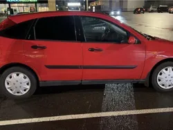Röd Begagnad 2000 Ford Focus Halvkombi | 29 500 kr (Marknadspris)