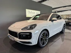Ljusgrå Begagnad 2023 Porsche Cayenne Platinum Edition SUV | 995 000 kr (Marknadspris)