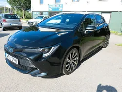 Svart Begagnad 2022 Toyota Corolla Style Halvkombi | 239 900 kr (Marknadspris)