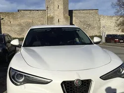 Vit Begagnad 2017 Alfa Romeo Stelvio SUV | 224 500 kr (Lite dyr)