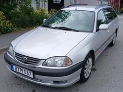 Grå Begagnad 2001 Toyota Avensis Kombi | 5 000 kr (Superpris)