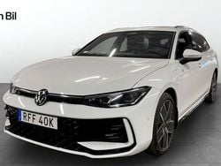 Vit Ny 2025 VW Passat R-line Kombi | 582 600 kr (Lite dyr)