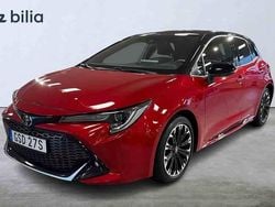 Röd Begagnad 2022 Toyota Corolla Hybrid Halvkombi | 269 900 kr