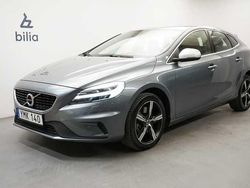 Grå Begagnad 2017 Volvo V40 R-Design Kombi | 209 900 kr (Marknadspris)