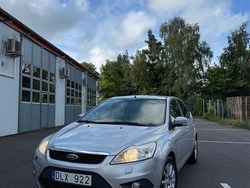 Grå Begagnad 2011 Ford Focus Trend Halvkombi | 24 900 kr (Marknadspris)