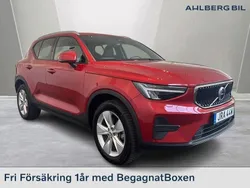 Röd Begagnad 2023 Volvo XC40 Core SUV | 374 500 kr (Marknadspris)