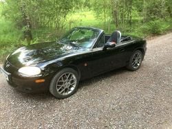 Svart Begagnad 2004 Mazda MX5 Cab | 89 000 kr (Marknadspris)