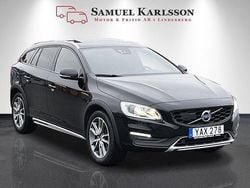Svart Begagnad 2015 Volvo V60 CC Summum Kombi | 224 899 kr (Dyr)