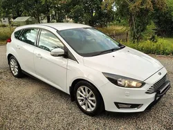 Vit Begagnad 2016 Ford Focus Titanium Halvkombi | 73 000 kr (Marknadspris)