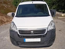 Vit Begagnad 2016 Peugeot Partner Minibuss | 75 000 kr (Bra pris)