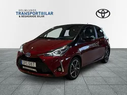 Röd Begagnad 2018 Toyota Yaris Hybrid Halvkombi | 179 900 kr (Marknadspris)
