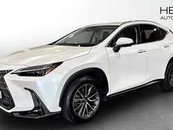 Vit (white) Begagnad 2023 Lexus NX450h+ SUV | 549 900 kr (Marknadspris)