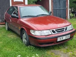 Röd Begagnad 2001 Saab 9-3 Halvkombi | 5 000 kr