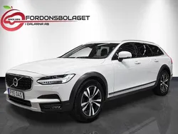 Vit Begagnad 2020 Volvo V90 CC Momentum Kombi | 279 000 kr (Marknadspris)