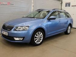 Blå Begagnad 2015 Skoda Octavia Ambition Kombi | 109 900 kr (Marknadspris)