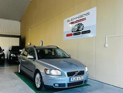Silver Begagnad 2005 Volvo V50 Kinetic Kombi | 24 900 kr (Marknadspris)