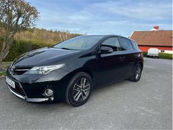Svart Begagnad 2015 Toyota Auris Edition Halvkombi | 139 000 kr (Bra pris)