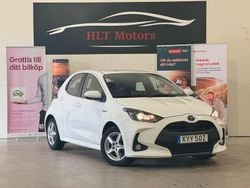 Vit Begagnad 2020 Toyota Yaris Hybrid Active Halvkombi | 183 900 kr (Marknadspris)