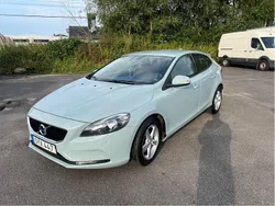 Blå Begagnad 2017 Volvo V40 Kinetic Kombi | 120 000 kr (Bra pris)