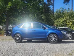 Blå Begagnad 2008 Ford Focus Halvkombi | 26 500 kr