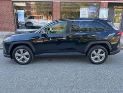 Svart Begagnad 2021 Toyota RAV4 Hybrid Executive SUV | 312 000 kr (Marknadspris)