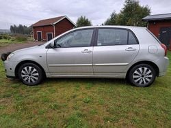 Silver Begagnad 2005 Toyota Corolla Halvkombi | 40 000 kr (Marknadspris)