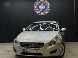 Ljusgrå (grå) Begagnad 2013 Volvo V60 Momentum Kombi | 174 800 kr (Lite dyr)