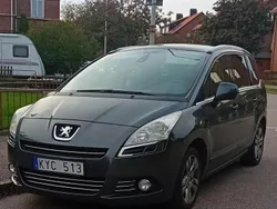 Grå Begagnad 2010 Peugeot 5008 Minibuss | 69 000 kr (Marknadspris)