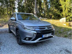 Silver Begagnad 2017 Mitsubishi Outlander P-HEV Comfort Edition SUV | 175 000 kr (Bra pris)