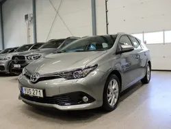 Ljusgrå (grå) Begagnad 2018 Toyota Auris Touring Sports Kombi | 144 900 kr (Marknadspris)