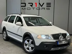 Vit Begagnad 2009 Skoda Octavia Scout Kombi | 119 900 kr (Dyr)