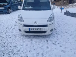 Vit Begagnad 2014 Peugeot Partner Minibuss | 40 000 kr (Superpris)
