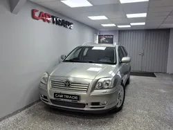 Ljusgrön (grön) Begagnad 2004 Toyota Avensis Kombi | 39 900 kr (Marknadspris)
