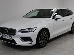 Vit Begagnad 2024 Volvo V60 Core Kombi | 439 000 kr (Marknadspris)