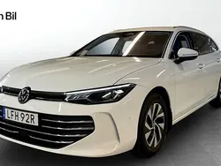 Vit Begagnad 2024 VW Passat Business Kombi | 459 000 kr