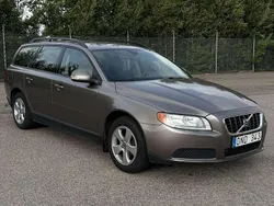 Grå Begagnad 2008 Volvo V70 Kinetic Kombi | 49 800 kr (Marknadspris)